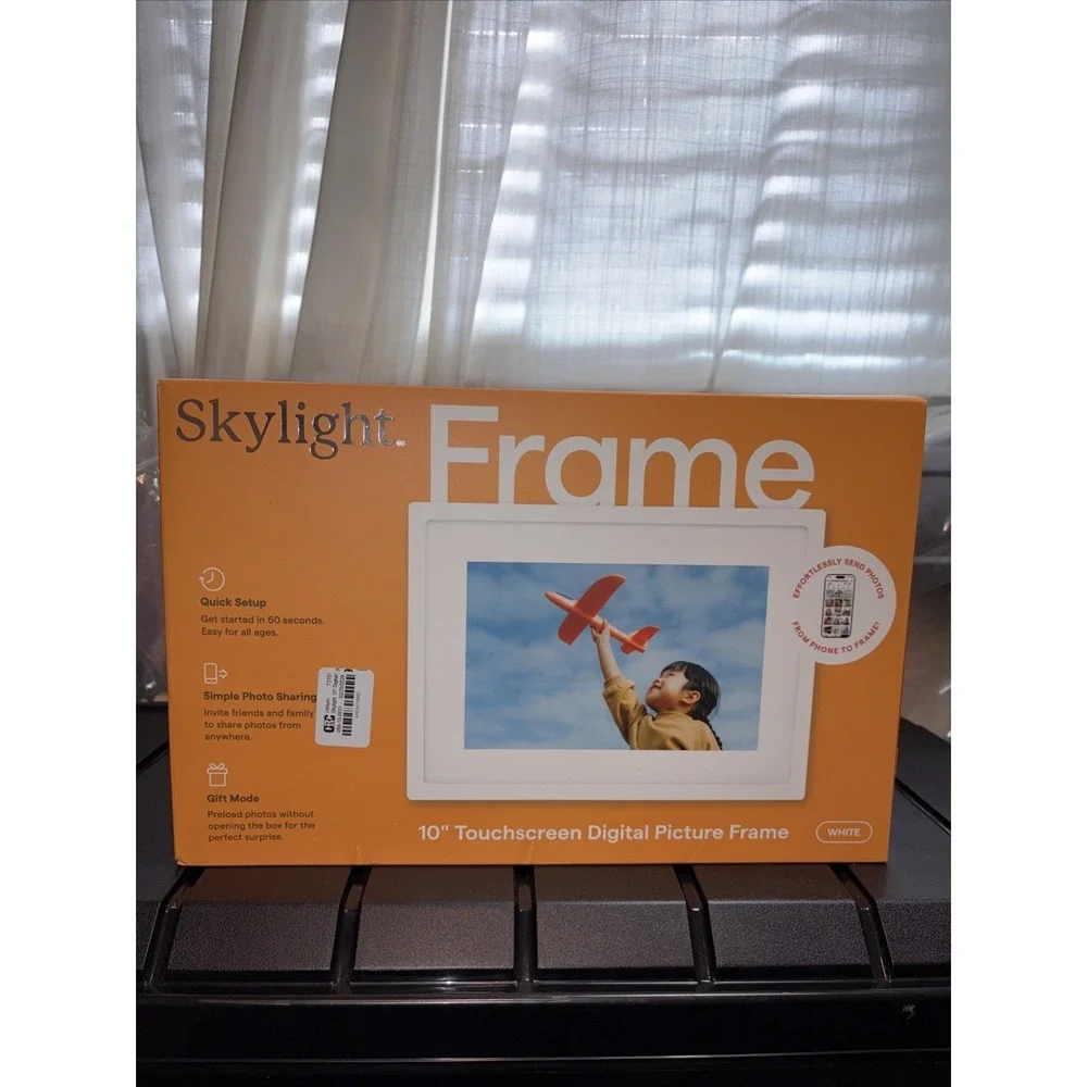 Skylight Frame WHITE 10 inch Wi-Fi Digital‎ Picture Frame NEW FACTORY SEALED